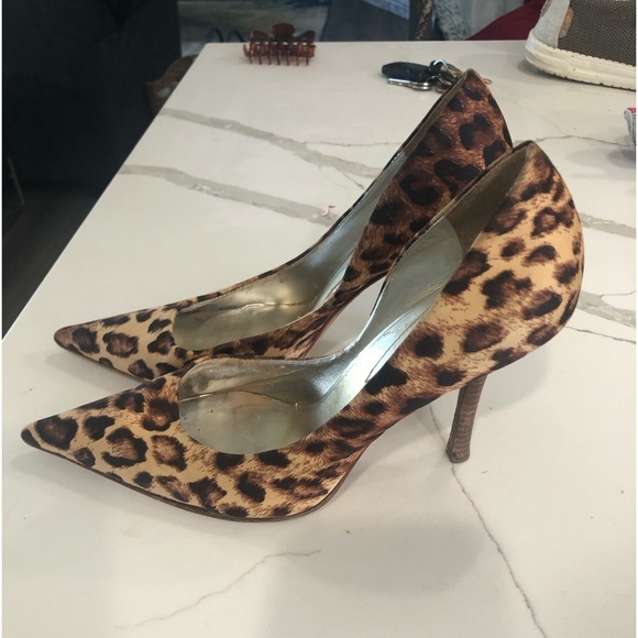 Guess Shoes - Guess pumps
